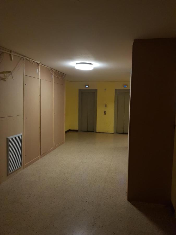 Chambre Spacieuse - Dressing - Sdb Communes - Parking Prive Nîmes Kültér fotó