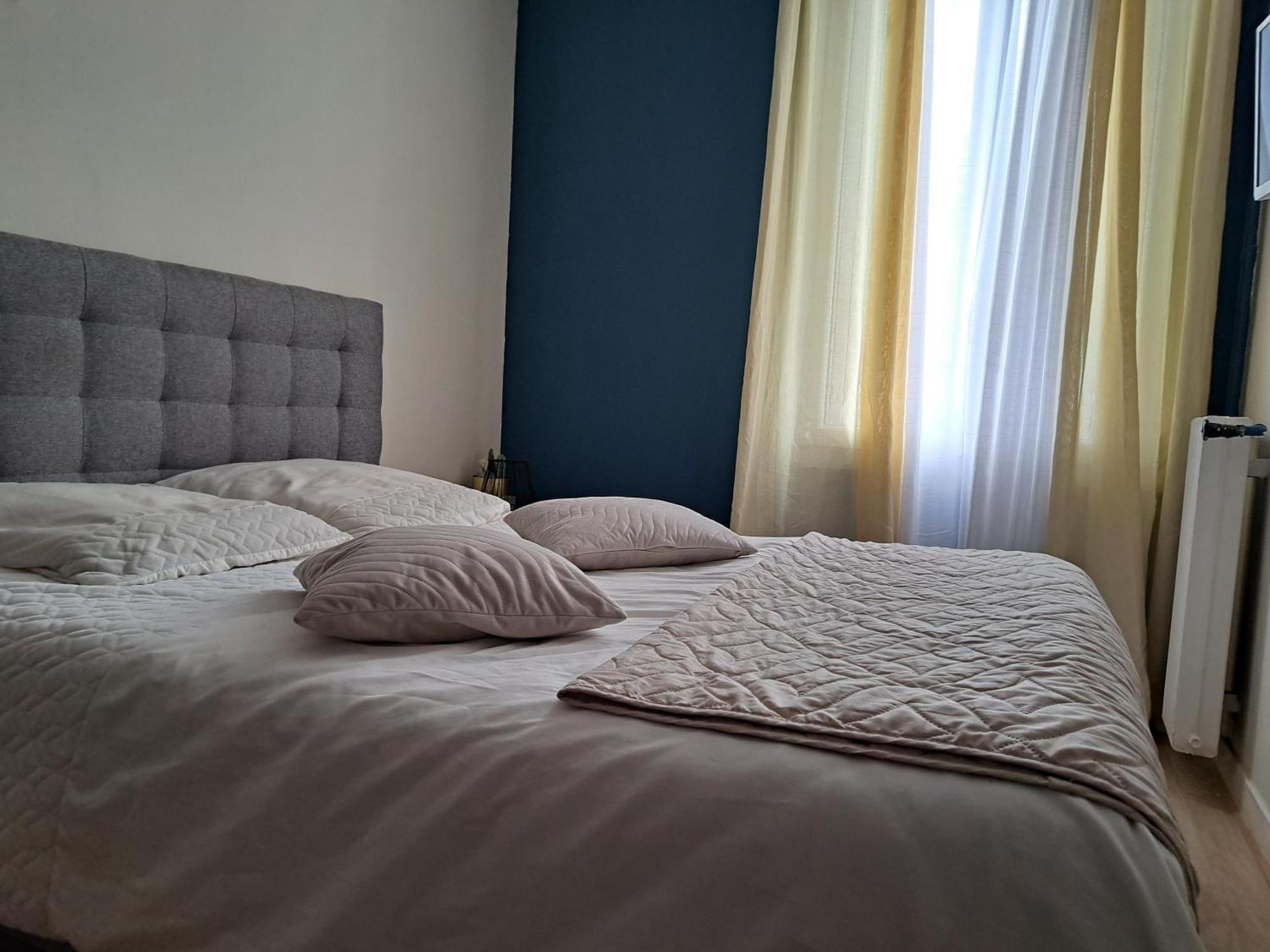 Chambre Spacieuse - Dressing - Sdb Communes - Parking Prive Nîmes Kültér fotó