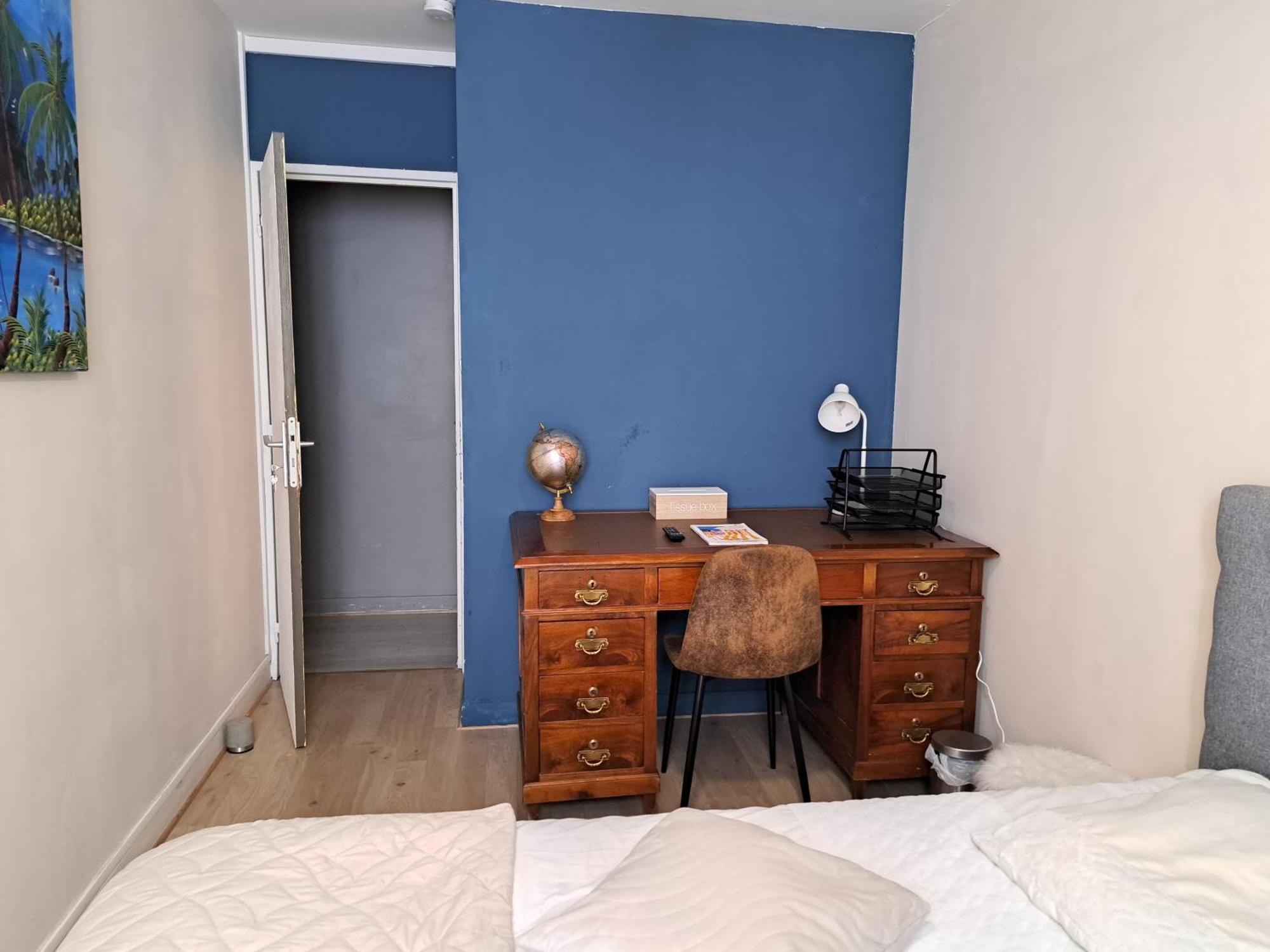 Chambre Spacieuse - Dressing - Sdb Communes - Parking Prive Nîmes Kültér fotó